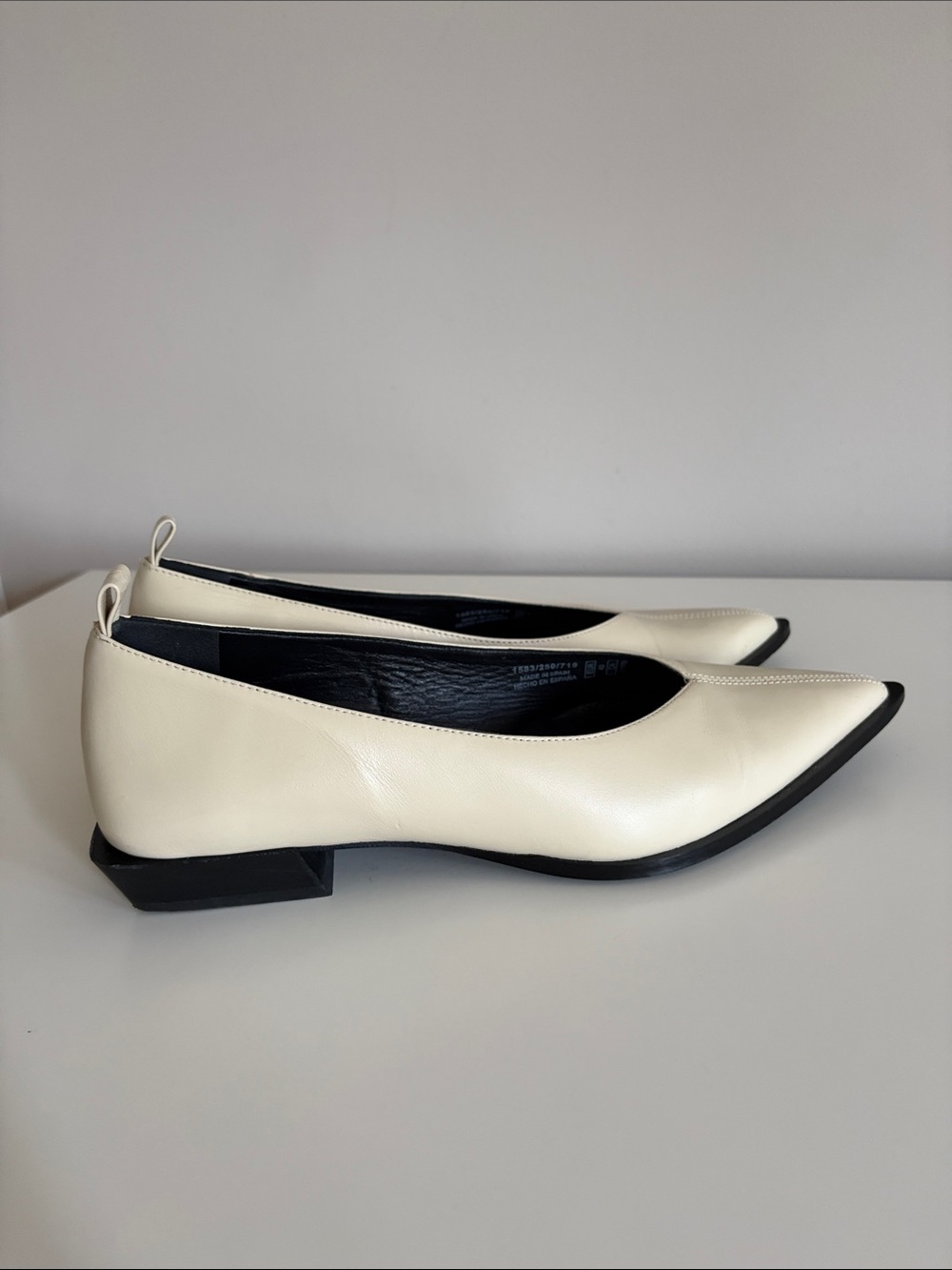 Massimo Dutti Limited Edition Women’s Cream Pointed Toe Flats 40 9 Leather Studi